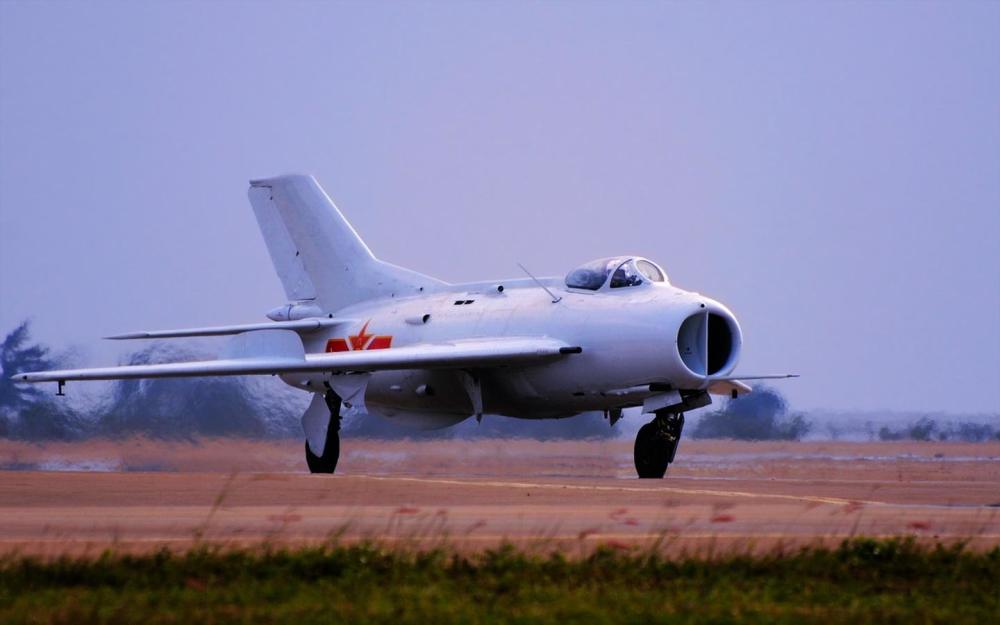 飛機分解組裝：飛機航模機翼的結(jié)構(gòu)制作方法